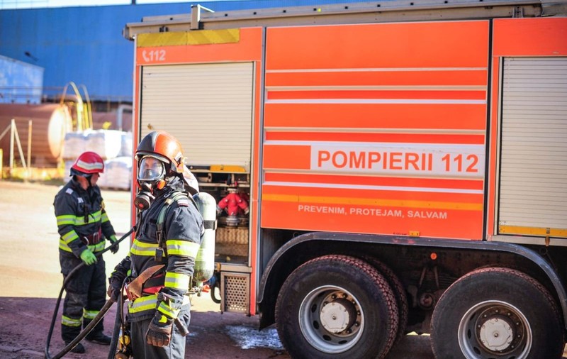 Trafic blocat între Galați și Tecuci după ce un ansamblu rutier s-a răsturnat. Pe șosea sunt scurgeri de combustibil