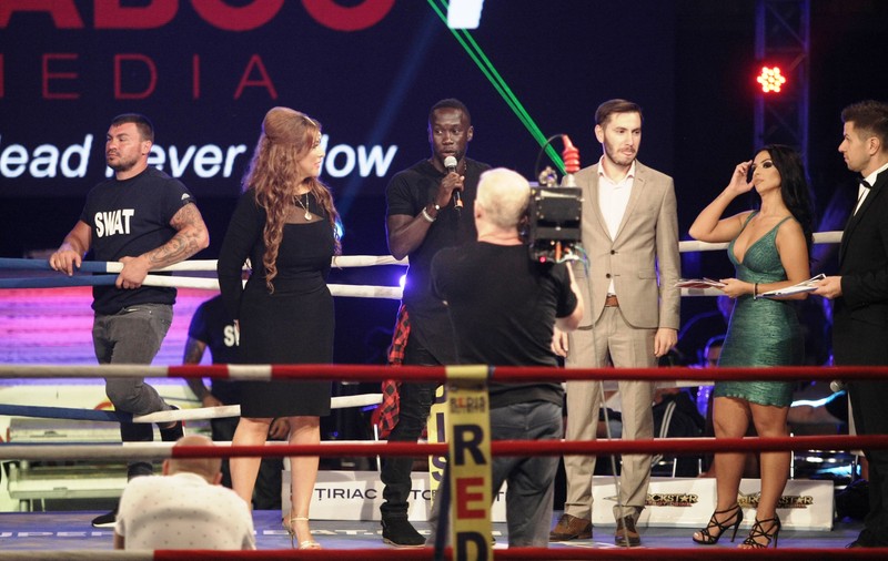Superkombat. Ne-a bătut, dar ne iubește nebunește! Francezul Sagna, star la Man. City, nu se mai satură de litoralul nostru / GALERIE FOTO