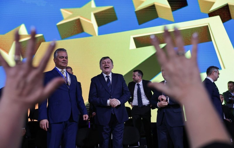 Crin Antonescu e oficial și candidatul PNL la alegerile prezidențiale din 2025