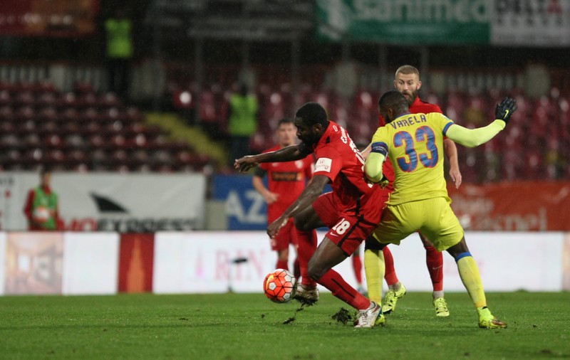 Liga 1. Dinamo București - Pandurii Târgu Jiu 2-1. Puljici aduce victoria în prelungiri. Iarăși greșeli de arbitraj: Essombe deschisese scorul din ofsaid