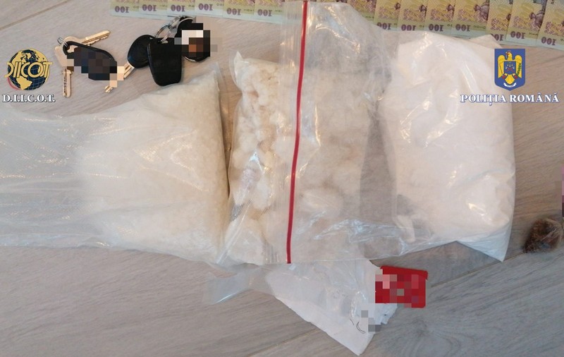 Peste două kilograme de droguri de mare risc, găsite asupra unui bărbat, în Mamaia. Voia să le vândă la festivalul Sunwaves