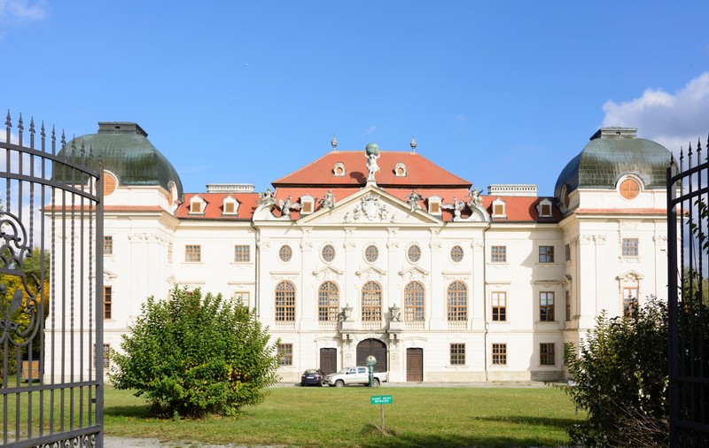 Castelul Riegersburg, asaltat online de recenzii negative și de ironiile românilor după împușcarea ursului Arthur: „Putem să venin cu animale de companie?”
