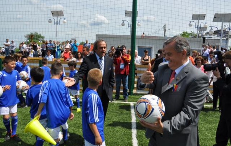 Onţanu şi Platini au inaugurat terenul de fotbal sintetic din Parcul Râul Colentina