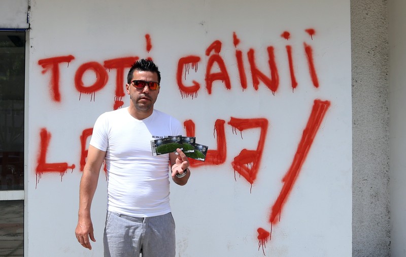 Cosmin Contra a vândut bilete pentru meciul de la Cluj / GALERIE FOTO