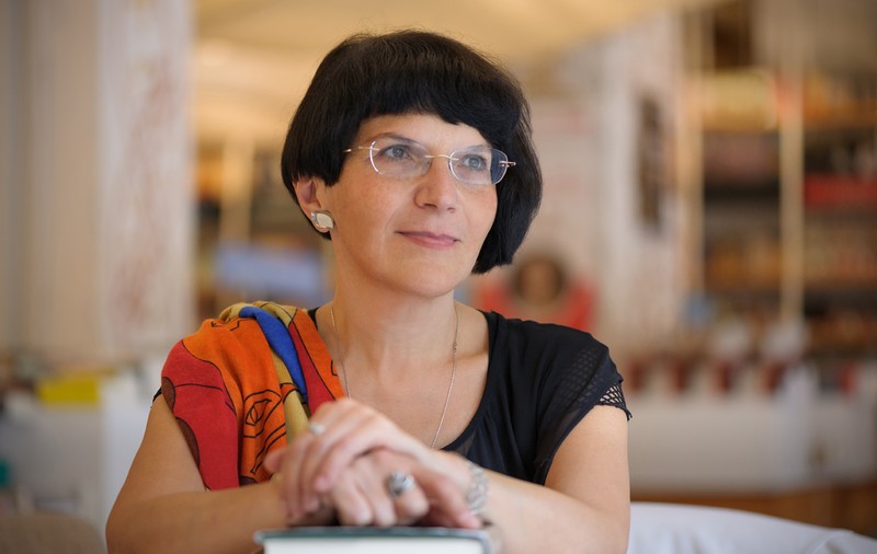 INTERVIU. Scriitoarea Ioana Pârvulescu a lansat primul ei roman de dragoste, „Aurul pisicii”: „Scrisul meu trebuie să fie puternic, ca să învingă administrativul”