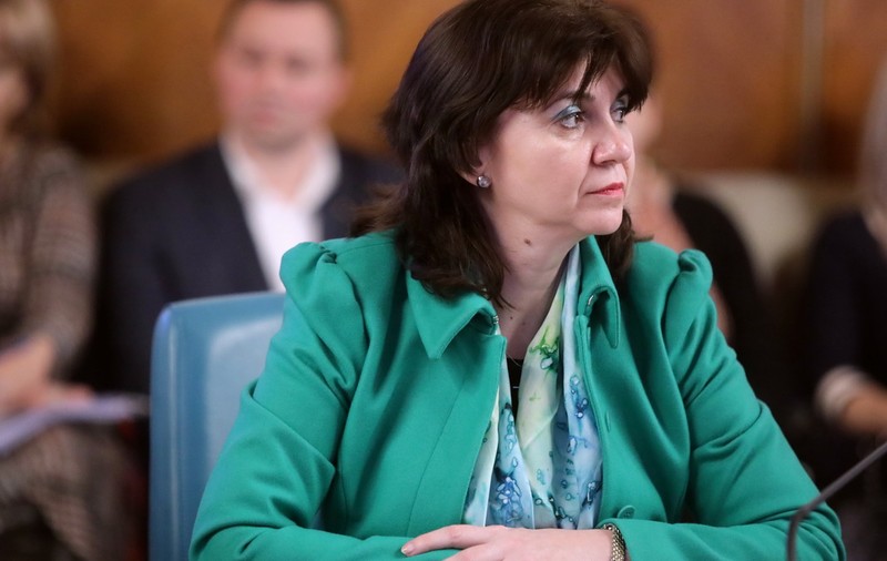 Premierul Orban a certat-o pe Monica Anisie, ministrul Educaţiei: "Nu mai accept introducerea pe ordinea zi a niciunei  OUG pe care nu o discutaţi în prealabil cu mine!"