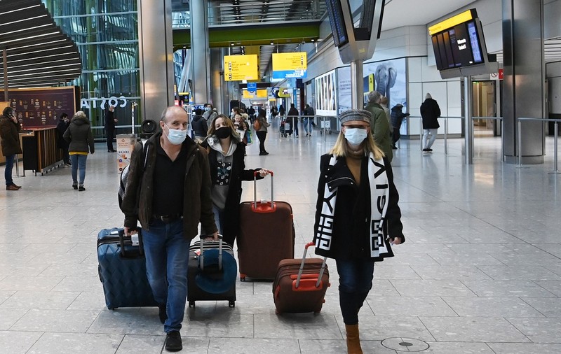 Zeci de europeni care au mers să se angajeze în Marea Britanie au fost ținuți în detenție și apoi expulzați