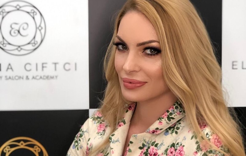 Prima imagine cu Valentina Pelinel și cei trei copii. Gemenele Indira și Rania au cucerit mediul virtual