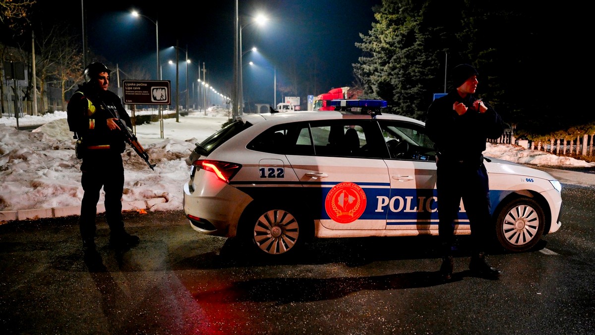 Polițiști mobilizați la Bajice, Muntenegru Foto: Profimedia