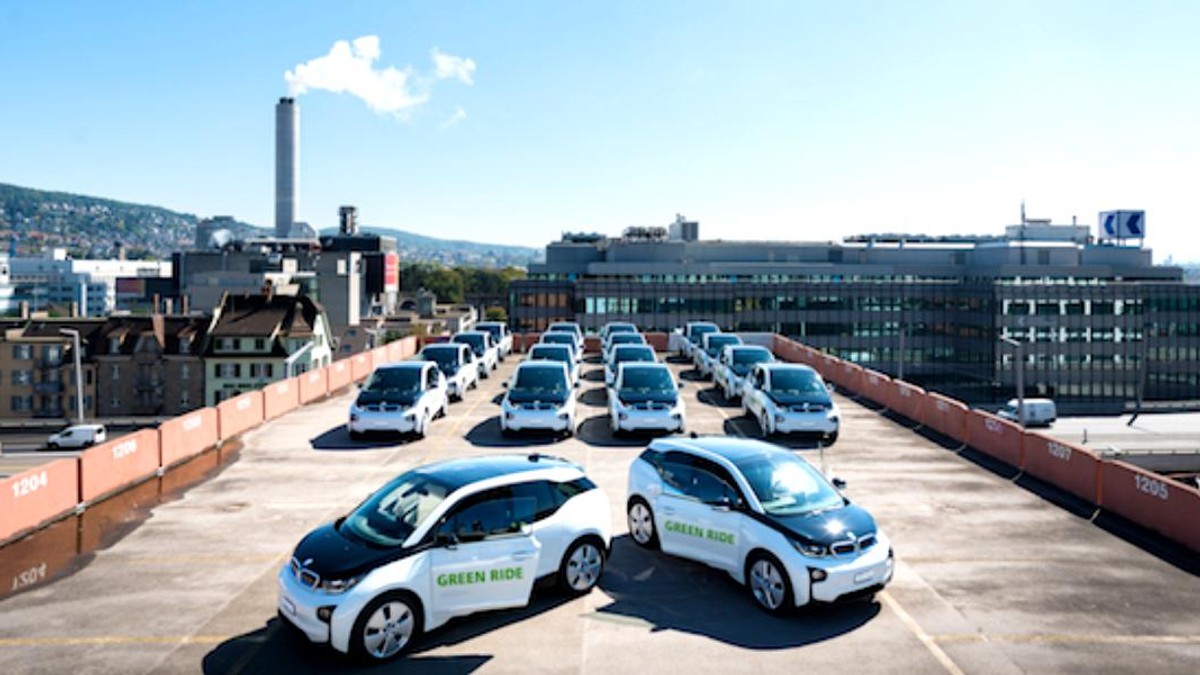 Nissan a anunțat deja că vrea să realizeze un serviciu care să concureze Uber. Cei doi constructori europeni vor fuziona diviziiile de închiriere a mașinilor. Mașini BMW i3 din serviciul Uber Green