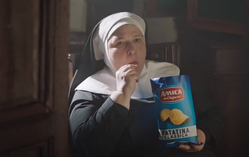 O reclamă la chipsuri a stârnit revolta catolicilor din Italia: „Blasfemie pentru creșterea vânzărilor” | VIDEO