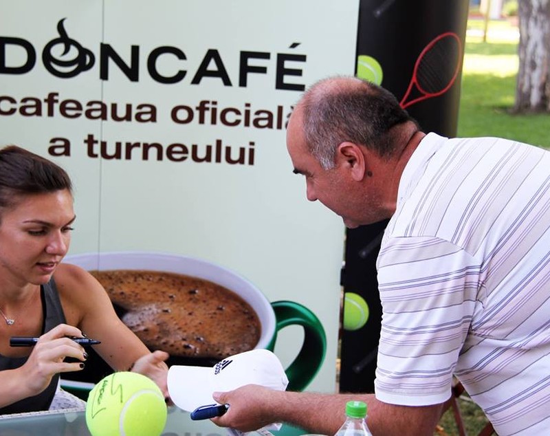 Simona Halep a dat autografe la BRD Bucharest Open GALERIE FOTO