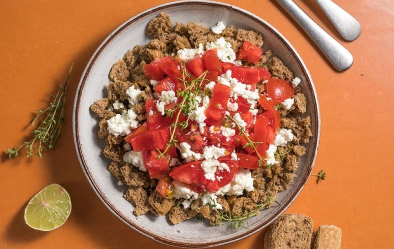 Salata Dakos- cum se prepară rețeta grecească