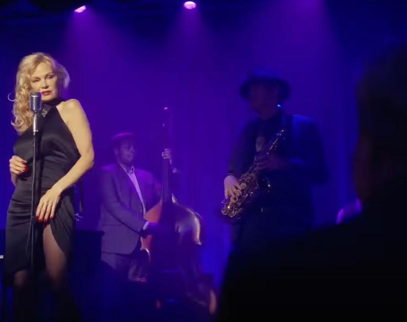 Un nou cuplu celebru la Hollywood? Actorul care e văduv de 16 ani, surprins când era pupat de Pamela Anderson