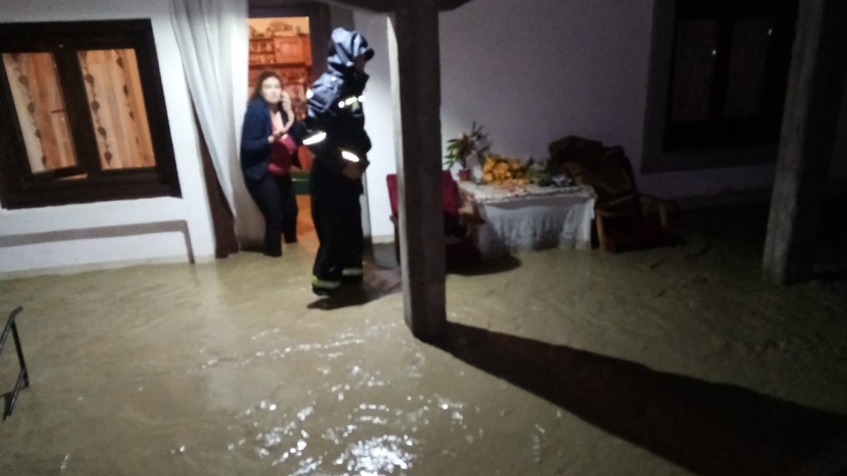 Inundații