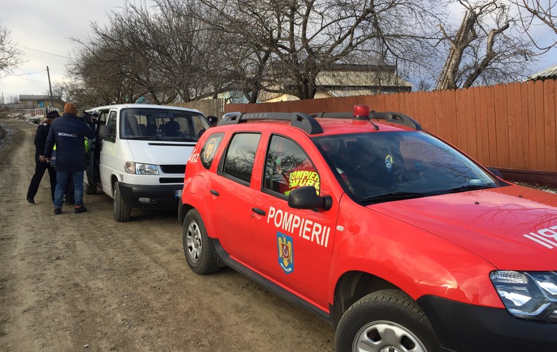 Pompierii au adus bucurie în sufletul unor copii GALERIE FOTO