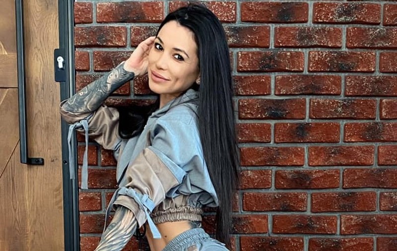 Roxana Vancea s-a pozat cu burta la vedere, în luna a cincea de sarcină. Vedeta se mândrește cu silueta ei