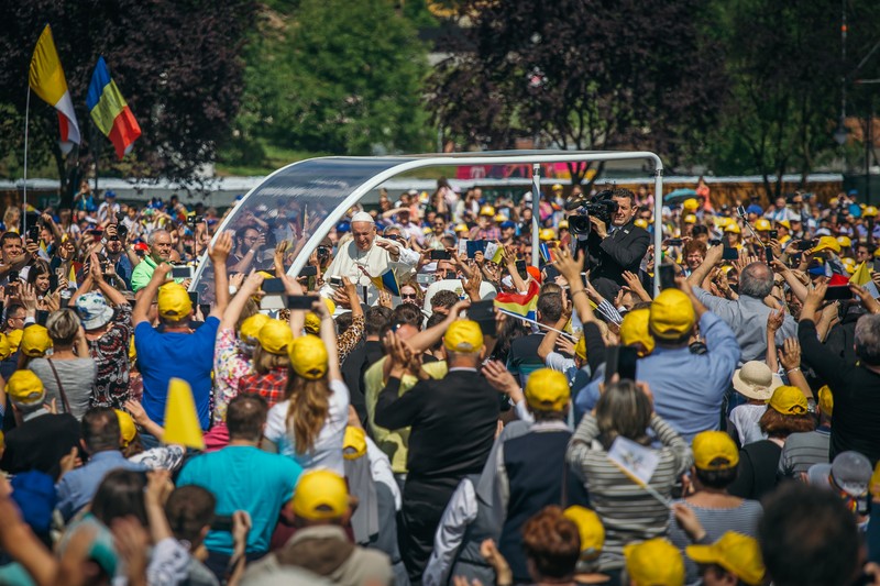 Sanctitatea Sa Papa Francisc salută pelerinii pe Câmpia Libertății din Blaj.