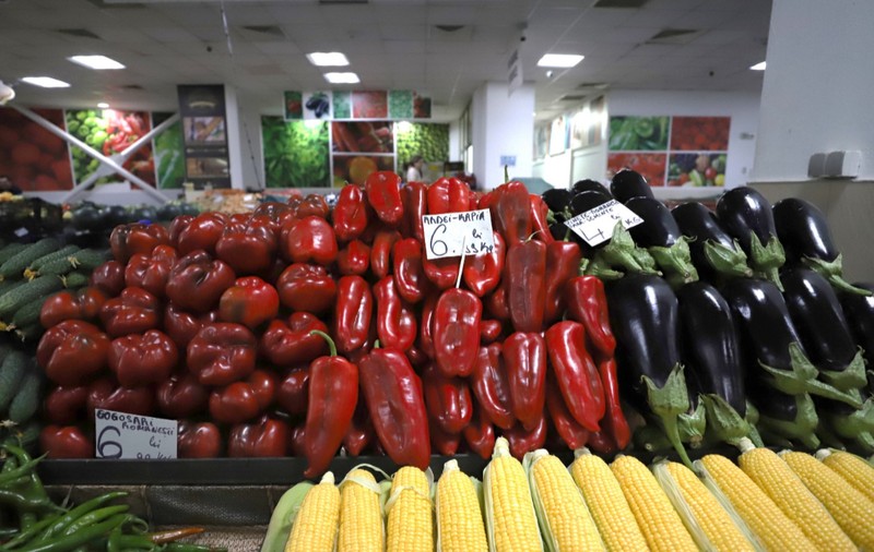 Cât costă să cumperi ingrediente pentru 10 borcane de zacuscă: calculul pentru rețeta tradițională cu vinete, ardei kapia, gogoșari și ceapă