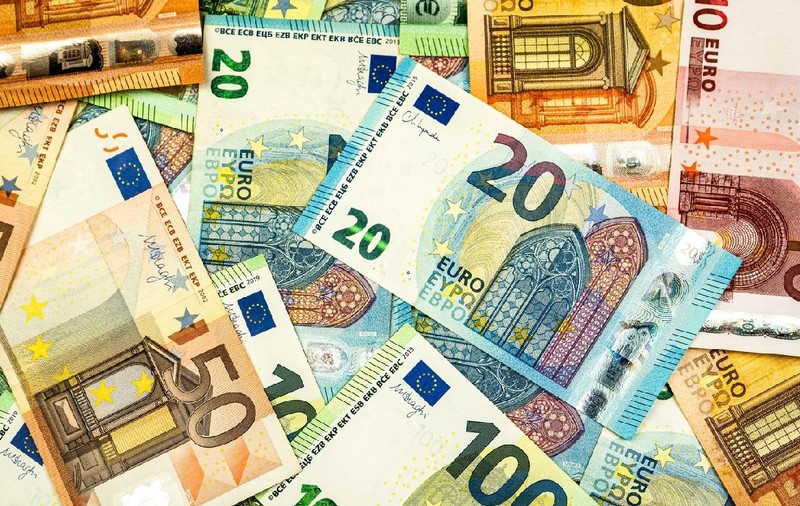 Concurs între graficienii europeni: cine va decide cum vor arăta viitoarele bancnote euro