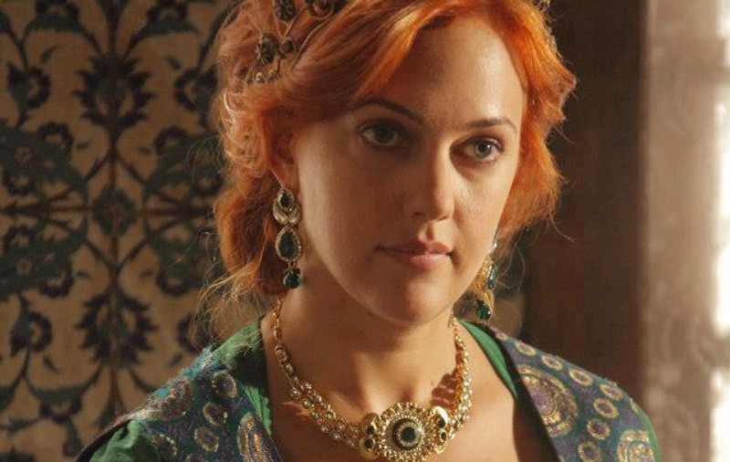 În prag de nuntă, Meryem Uzerli, interpreta sultanei din Hurrem"Suleyman Magnificul", se apără: "Nu sunt LESBIANĂ"