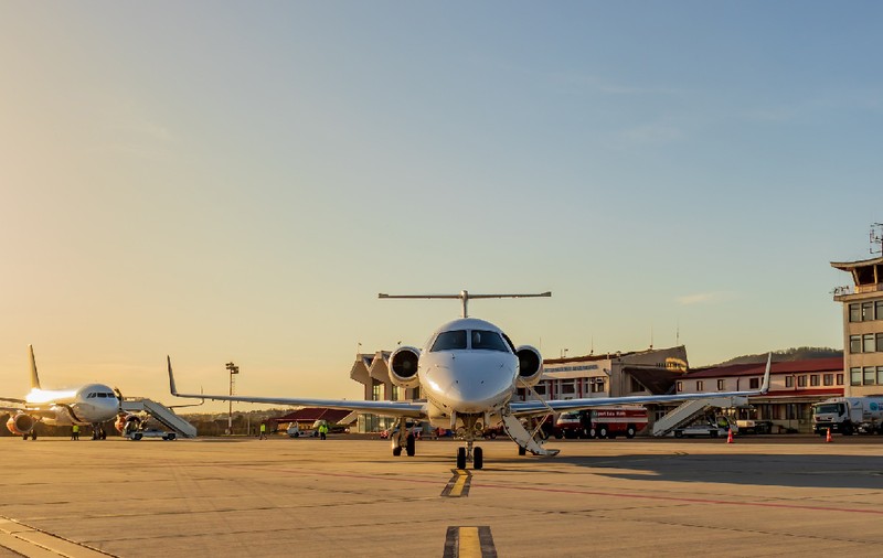 Aerodromurile din România trec pe energie verde: Opt proiecte, de peste 79 de milioane de lei, prin Fondul pentru Modernizare