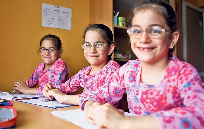 De 3 x eleve! Astăzi începe noul an şcolar