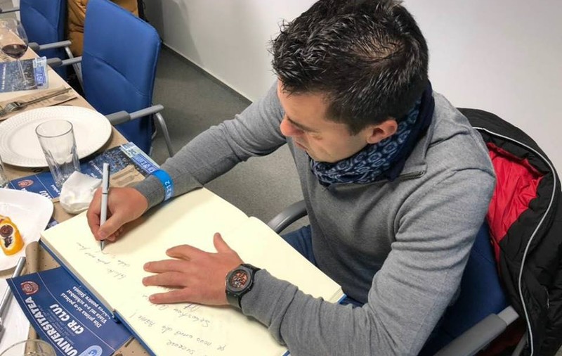 Cosmin Contra a semnat în cartea de onoare a clubului Craiova. Fanii olteni nu l-au iertat pe selecționer