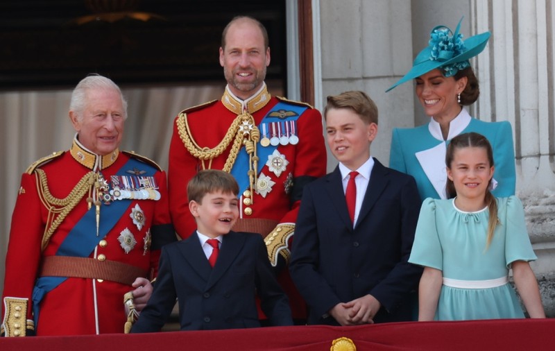 Prințul Louis a împlinit 8 ani. Portret adorabil din vacanța de familie, publicat de Kate Middleton și prințul William