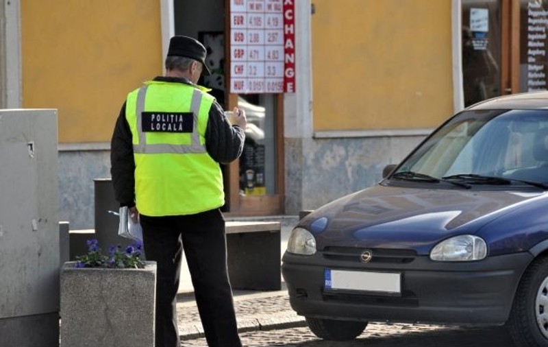 Polițiștii locali din Cluj, monitorizați cu camere. Emil Boc: „Să nu mai stea pe telefon, la cafele, pe terase!”