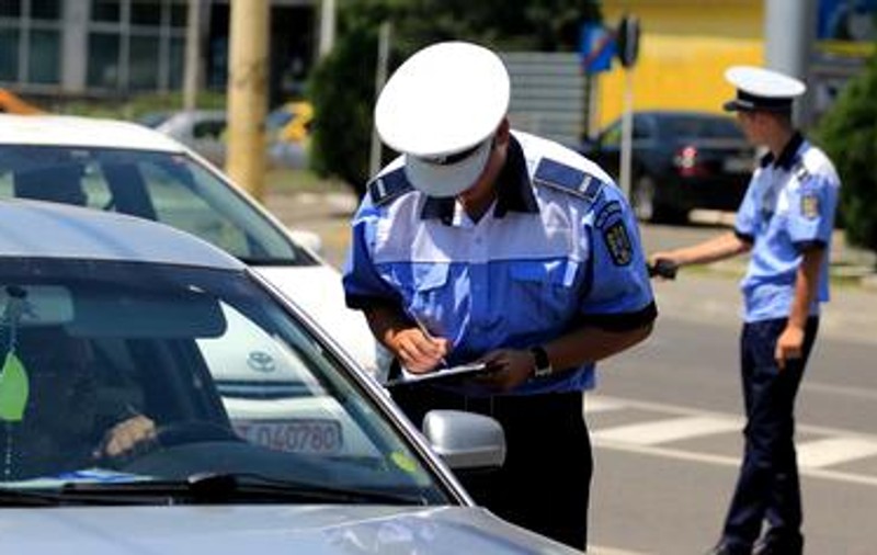 Șoferii ar putea alege perioada în care să le fie suspendat permisul auto. Proiect ALDE, depus în Senat