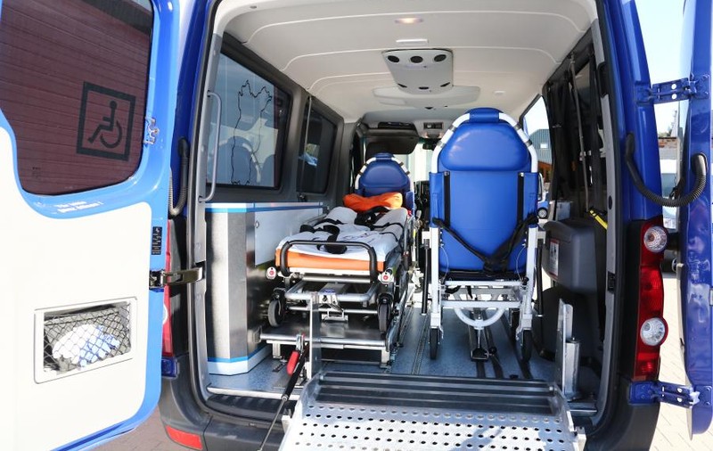 Șoferul beat a adormit și a lăsat o femeie închisă în ambulanță timp de 6 ore, în Germania