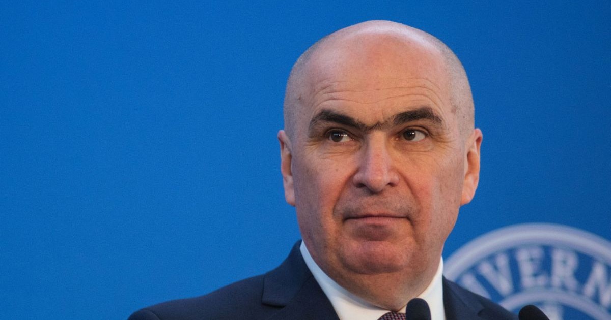 ILie Bolojan vorbește în cadrul unei conferințe de presă de la Palatul Victoria din Bucuresti, vineri, 27 martie 2026.