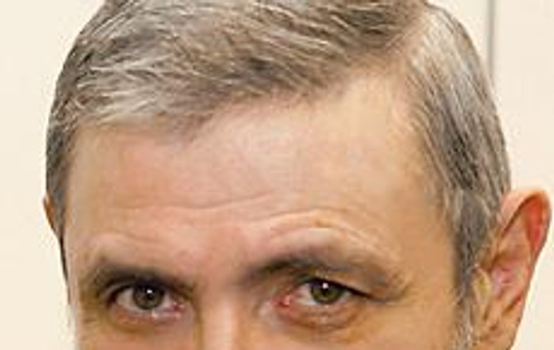 Mincinoşi sau incapabili?