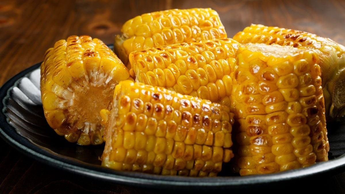 Reţete de porumb copt la grătar, la cuptor, la tigaie şi la airfryer - Foto Shutterstock