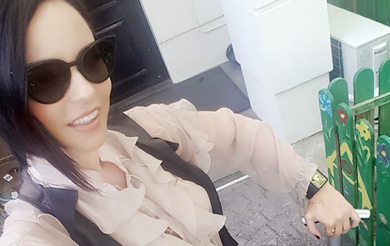 Andreea Marin a ajuns în Italia și s-a pozat în aeroport. Vedeta, criticată dur din cauza ținutei și a accesoriilor