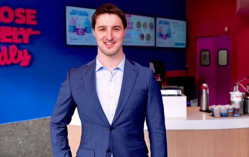 Cum a transformat un tânăr de 23 de ani un magazin aproape falimentar într-un imperiu al deserturilor, în SUA: „Am învățat prin încercări și erori”