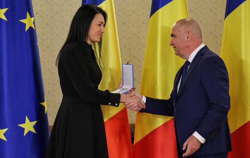 Handbalista Cristina Neagu a fost decorată de președintele interimar Ilie Bolojan: „Un model de urmat pentru actualele și viitoarele generații de copii”