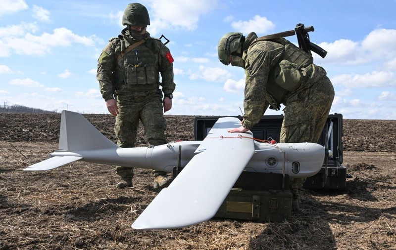 Război în Ucraina, ziua 878 | Rusia și Ucraina anunță noi atacuri cu drone asupra teritoriilor lor. Fragmente căzute la Kiev