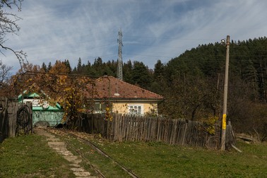 Cele câteva zeci de trepte pe care a refuzat să le urce asistenta de la ambulanţă