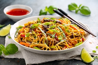 Pui cu lemongrass și noodles