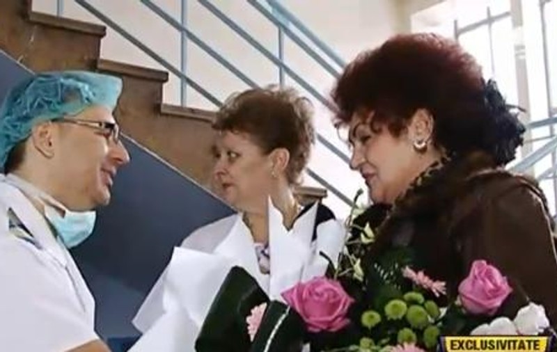 Elena Merişoreanu a devenit bunică şi a cântat de bucurie pe holurile maternităţii! Iată cum arată nepoţica ei! FOTO