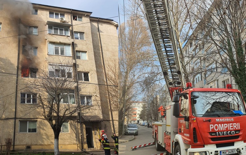 Incendiu într-un bloc din Constanţa. Mai mulți oameni au fost evacuați de pompieri
