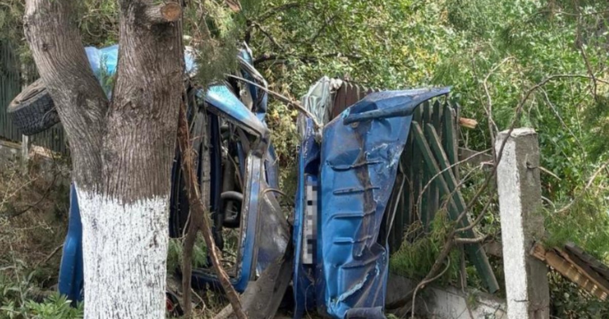 Mașina care a intrat în gard în Axintele, Ialomița