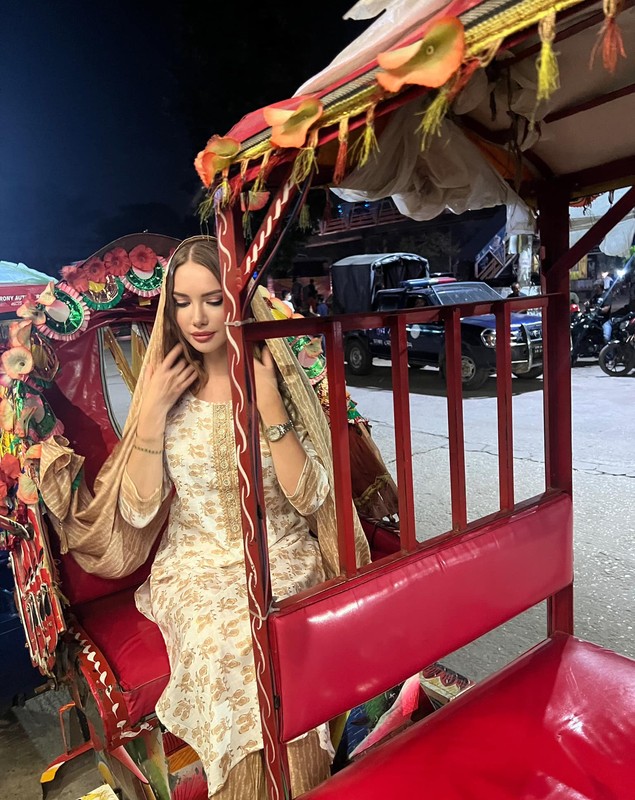 Otilia Bilionera, la primul concert în Bangladesh: „M-au primit ca un adevărat star”. Ce a pățit după ce a urcat pe scenă