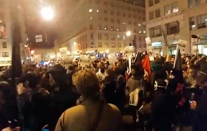 Cel puțin 95 de persoane arestate, în urma protestelor violente anti-Trump