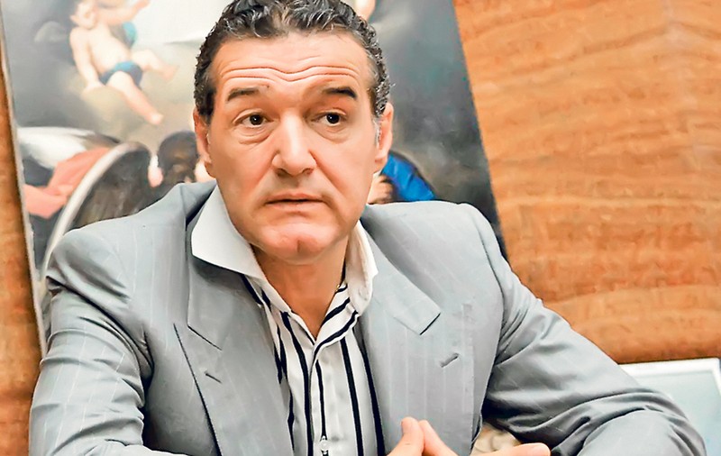 Lui Gigi îi stă gândul la petreceri. Diana Bişinicu, 10.000 de euro ca să-i cânte lui Becali după gratii