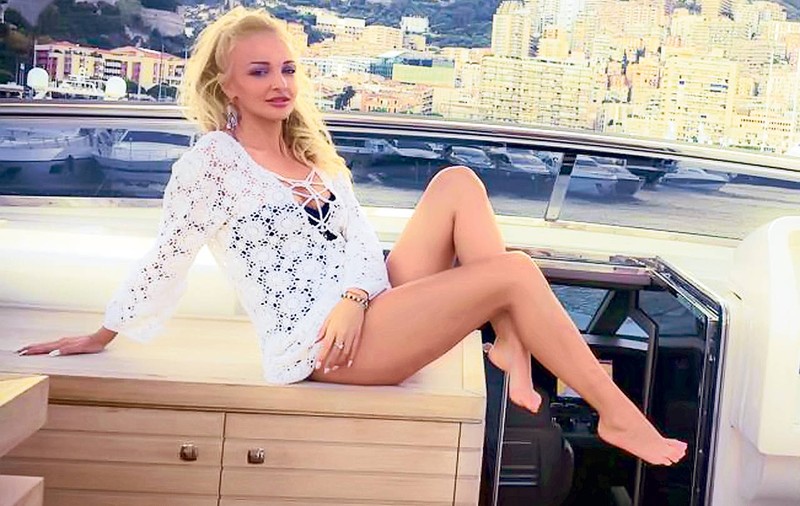 BLONDA LUI CRISTEA, DENISA BOTCARI,  ÎL ATACĂ DUR PE "PRINŢ": "Cât am fost cu tine, am fost la GUNOI"