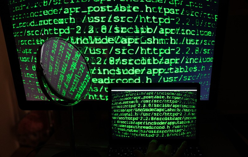 Mai mulți români și-au pierdut banii din conturi în urma unui atac informatic asupra a 12 bănci