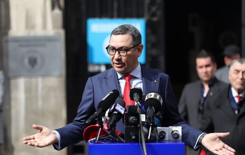 Victor Ponta îl amenință pe Marcel Ciolacu: „Să se retragă de urgenţă din funcţia de premier, altfel îl voi demite eu, imediat ce voi ajunge preşedinte”